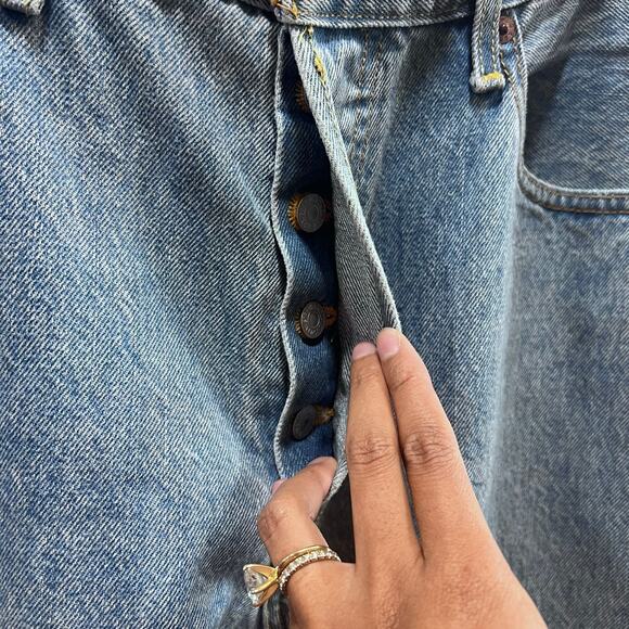 Levi's Mens 501 Button Fly Original Fit Size 34x34 Straight Leg Light Blue Jeans - Picture 5 of 12